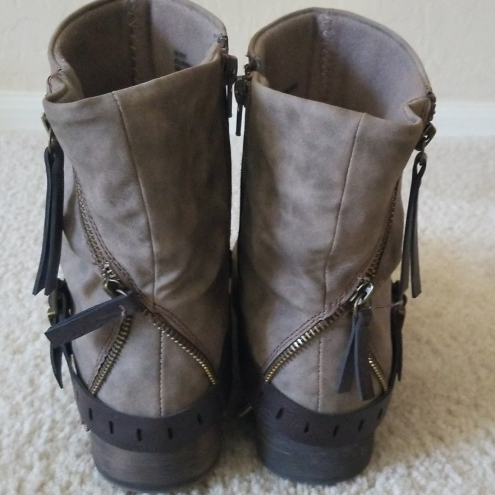 Booties - Picture 3 of 4